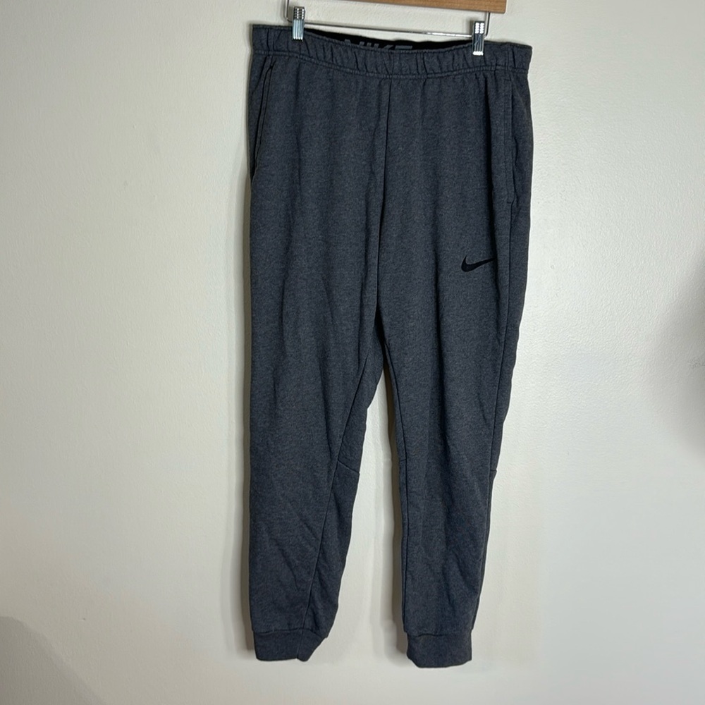 Nike men’s loungewear lightweight joggers pants with pockets size large